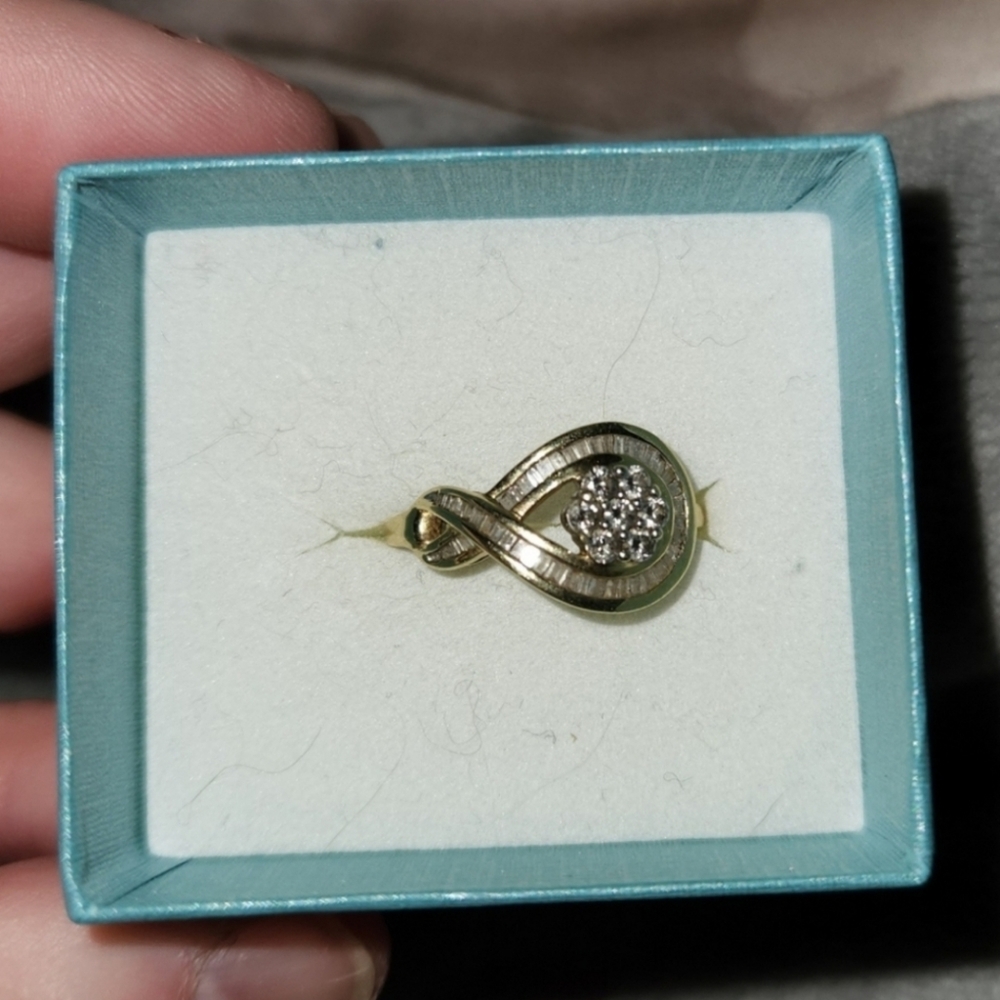10K REAL Yellow Gold Diamond Ring
